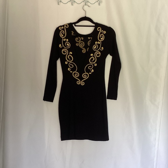 Low cut black and gold dress - Picture 2 of 10